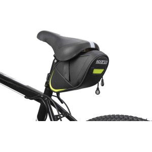 Borsa da bici nera Sparco t.b.t. attaccata alla sella.