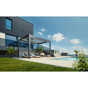 Pergola Biohort moderna in grigio scuro/argento metallizzato accanto a piscina e casa. Copertura per terrazza a lamelle.