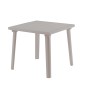 Tavolo da giardino quadrato, color chiaro, per esterni.