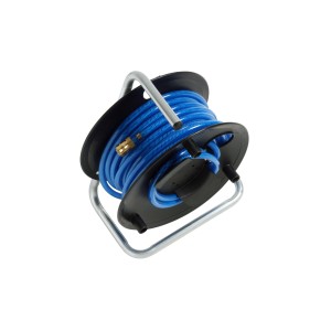 Avvolgitubo LUX con 20 m di tubo in tessuto blu e raccordi in ottone.