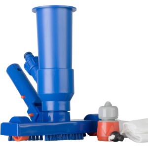 Pulitore per piscina blu con spazzole e accessori per la pulizia della piscina.