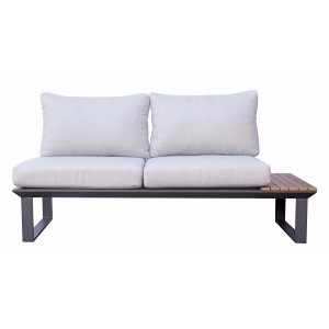 Set di mobili da giardino t.b.t. con cuscini grigi e ripiano in legno.