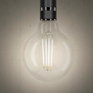 Lampadina LED E27 trasparente con effetto filamento. Fonte di luce decorativa per la tua casa.