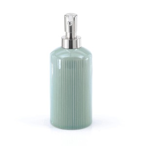 Dispenser sapone verde menta con scanalature e testina a pompa argentata.