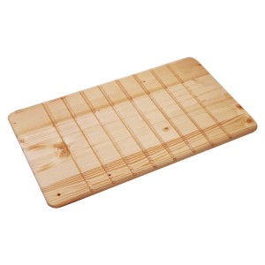 Asse rettangolare in legno chiaro per lavatoi con superficie scanalata.