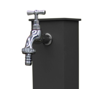 Fontana da giardino t.b.t. con rubinetto cromato.