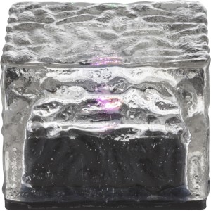 Luce solare decorativa t.b.t. a forma di cubo con vetro strutturato.