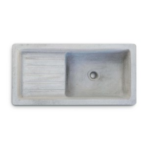 Vaschetta rettangolare in cemento per fontana da giardino con scarico.