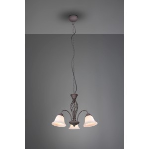 Elegante lampada a sospensione in stile rustico con tre bracci e paralumi bianchi.
