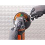 Black+Decker Smerigliatrice angolare a batteria 18V con disco abrasivo e guanti.