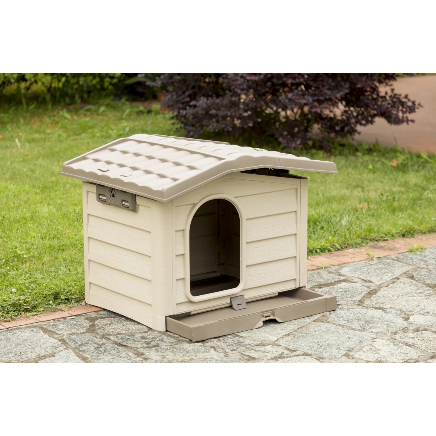 Cuccia per cani beige con tetto e mangiatoia per uso esterno.