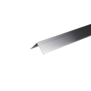 Profilo angolare t.b.t. in metallo argentato, adatto a diverse applicazioni.