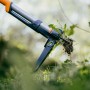 Sarchiatore ergonomico Fiskars arancione-nero per la rimozione delle erbacce.