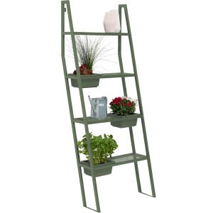 Scala per piante verde con quattro ripiani, piantata con fiori ed erbe aromatiche.