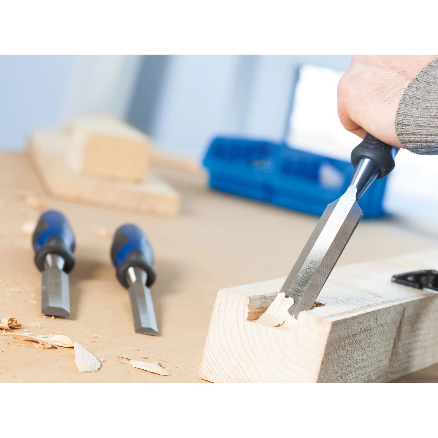 Set scalpelli LUX-TOOLS Comfort, 4 pezzi in uso. Lavorazione del legno con scalpello.