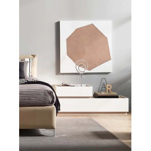 Lampada decorativa t.b.t. come lampada da comodino in camera da letto.