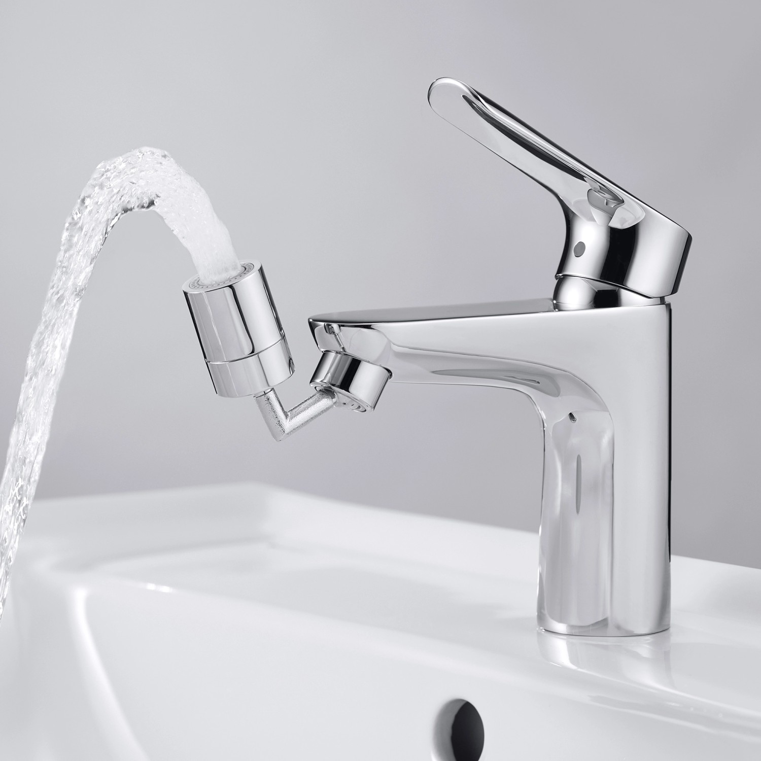 Rubinetto cromato con raccordo Rompigetto t.b.t. e acqua corrente.