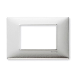 Placca t.b.t. per interruttori e prese, colore argento.