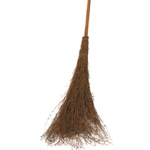 Scopa di rami per foglie, giardino e cortile. Setole naturali, manico in legno.