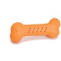 Osso arancione t.b.t., un robusto gioco da masticare per cani.