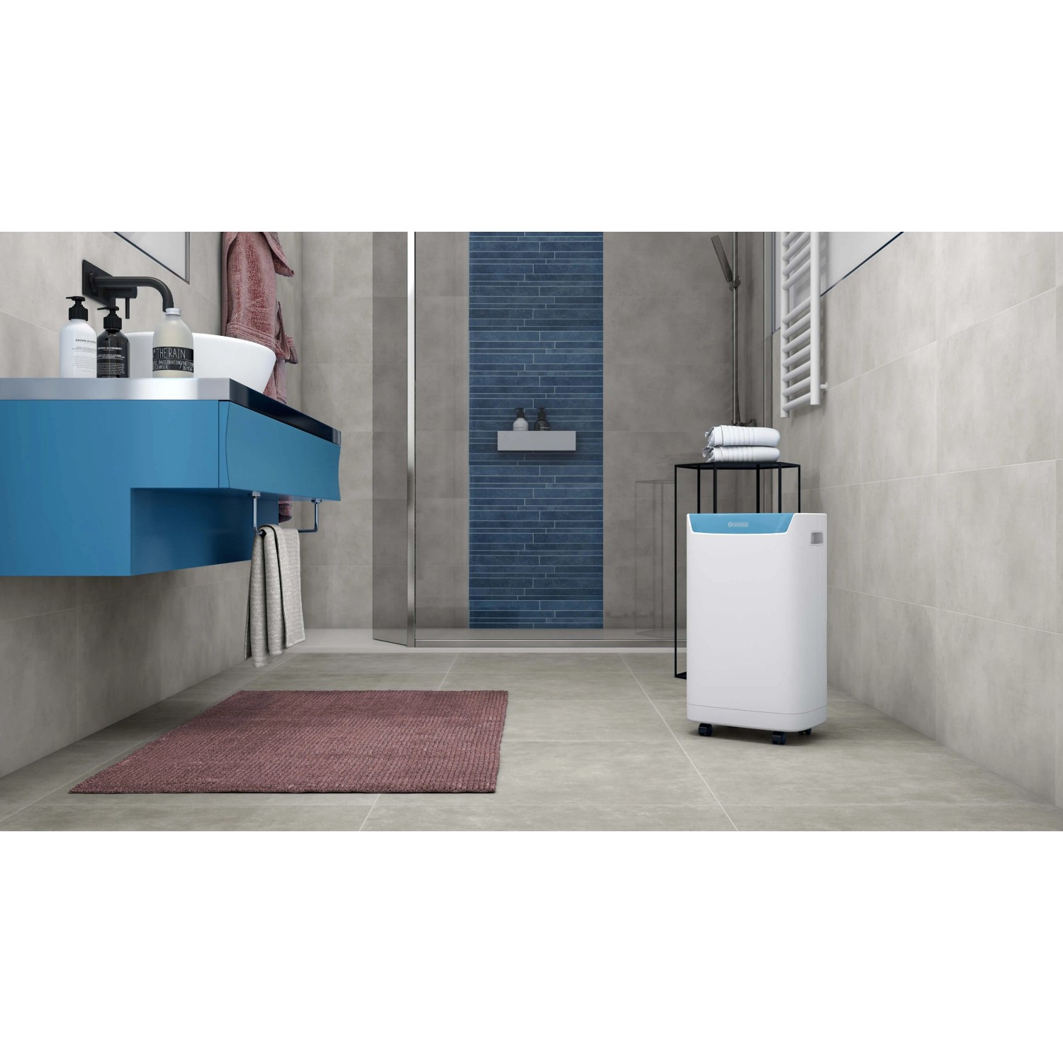 Deumidificatore t.b.t. bianco in bagno con accenti blu.