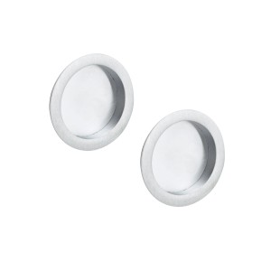 Due maniglie per porte scorrevoli rotonde in metallo.