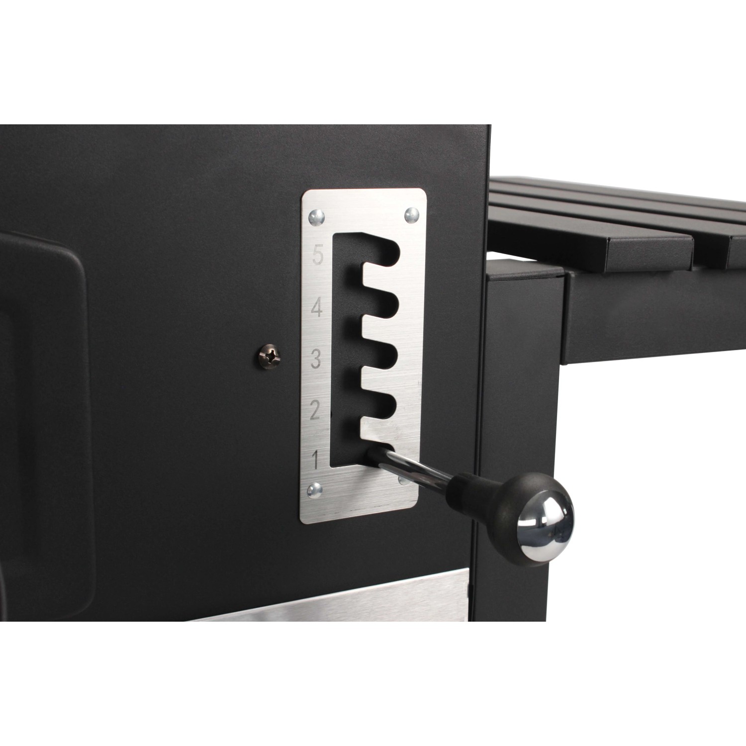 Dettaglio: controllo del calore a 5 livelli sul barbecue a carbone Jamestown Jaxon XL.