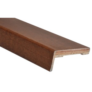 Listello di soglia marrone in legno, dettaglio. Accessori per porte.