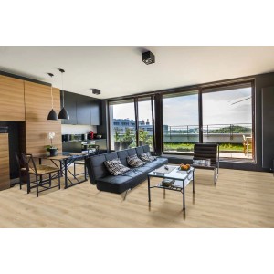 Pavimento vinilico chiaro posato in un soggiorno. Dettaglio del pavimento.