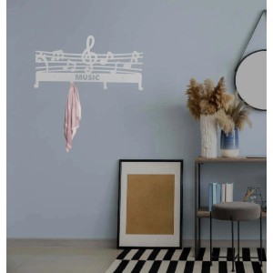 Appendiabiti decorativo con note musicali e asciugamano in corridoio moderno.