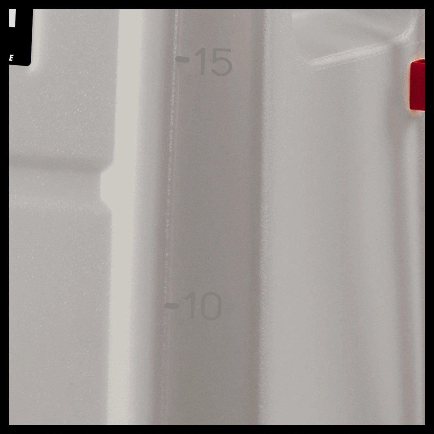 Dettaglio: Serbatoio trasparente con scala del nebulizzatore a batteria Einhell Power X-Change.