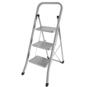 Scala a 3 gradini argentata di t.b.t. per uso interno.