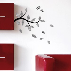 Adesivo da parete t.b.t. con foglie e farfalle come decorazione murale.