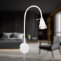 Lampada da comodino a LED Briloner Tusa bianca con braccio flessibile orientabile.