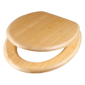 Sedile WC Moros in legno chiaro con cerniere in metallo, robusto e facile da pulire.