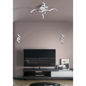 Moderna plafoniera t.b.t. e applique in un soggiorno.