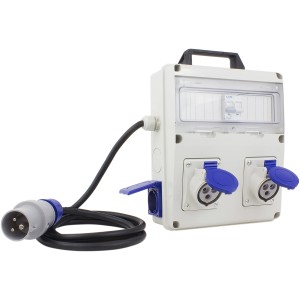 Quadro CEE t.b.t. con cavo e prese multiple.