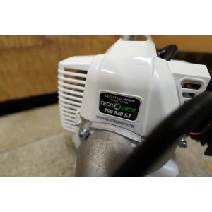 Dettaglio di un decespugliatore bianco. Categoria: Decespugliatori e falciatrici.