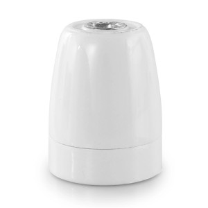 Dettaglio di una lampada da portale t.b.t. in ceramica bianca.