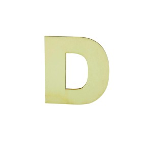 Lettera D in legno naturale per decorazione parete.