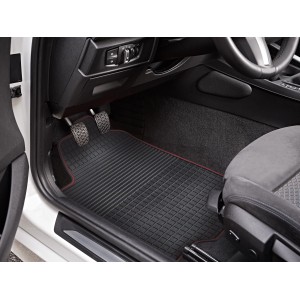OBI Set tappetini Rosso C in auto: Tappetini resistenti con bordo rosso proteggono l'interno del veicolo.