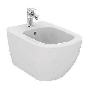Bidet bianco sospeso con rubinetto.