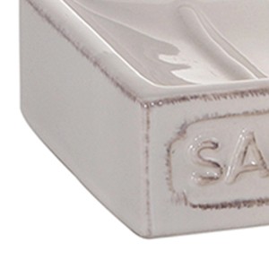 Dettaglio: Dispenser di sapone in ceramica bianca con scritta.