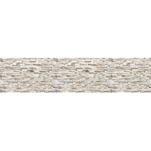 Parete in pietra chiara come paraschizzi (Paraschizzi) per la cucina o il bagno.