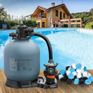 Sistema di filtraggio piscina Gre con sfere filtranti Aqualoon (500g) davanti a piscina e casa.