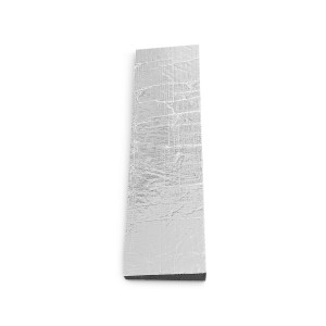 Pannello isolante t.b.t. per interni, superficie color argento.