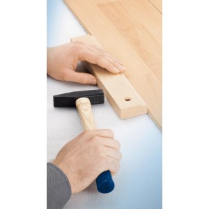 LUX Battuta a percussione Klick Classic con martello per posa laminato.