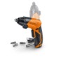 Avvitatore a batteria OBI 3,6V con inserti e cavo di ricarica USB. Design compatto arancione e nero.