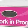 Contenitore t.b.t. bianco con stampa rosa "Work in Progress". Ideale per lo stoccaggio.