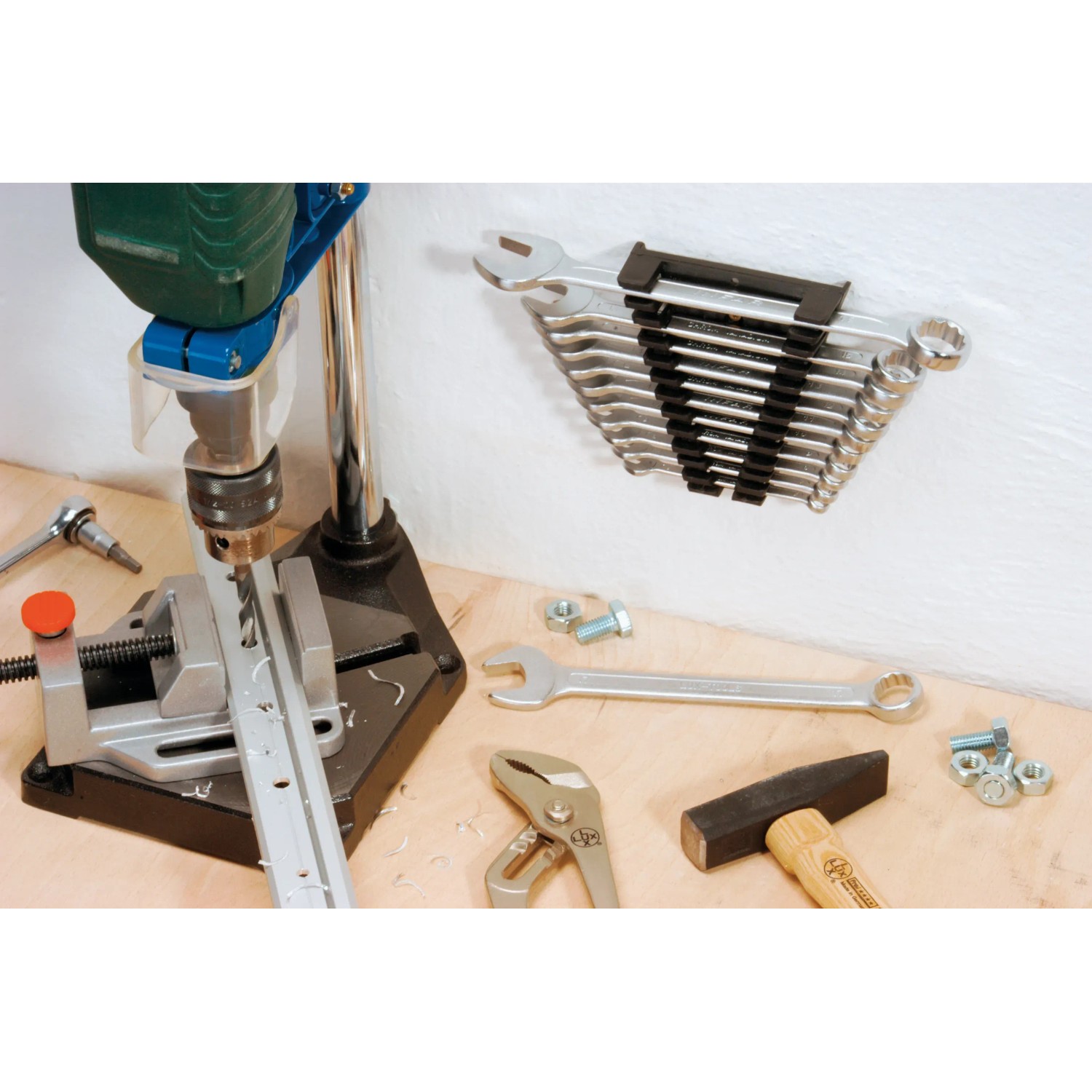 Set di chiavi combinate LUX da 12 pezzi (6-19 mm) con supporto, ideale per officina e montaggio.